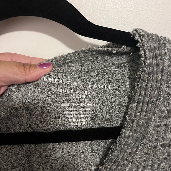 3/$20 ☀️ VGUC American Eagle Drop Shoulder Long Sleeve Shirt - Picture 2 of 6